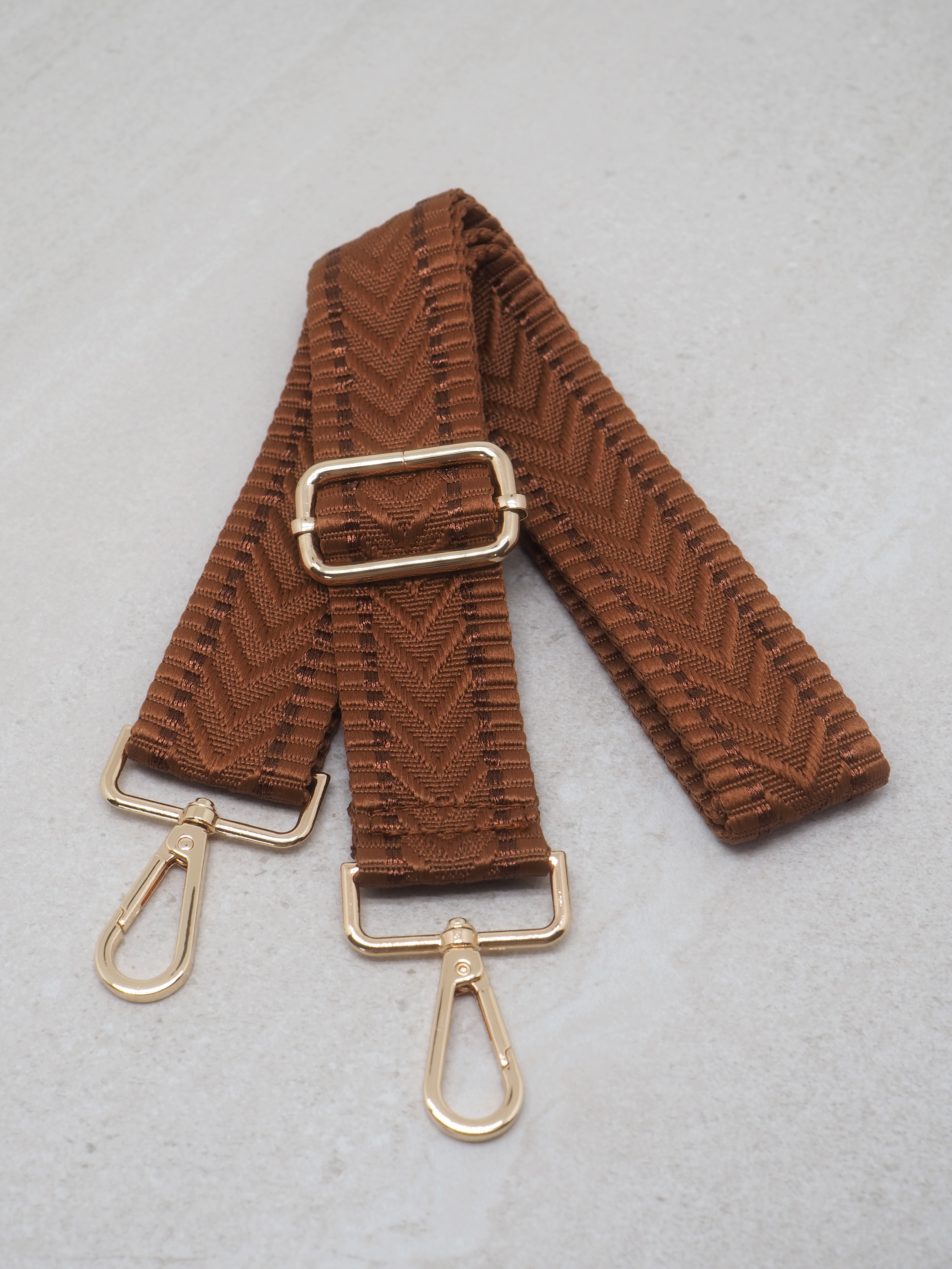 Veskestropp i cognac – justerbar 130 cm med gulldetaljer | 7 Days ...